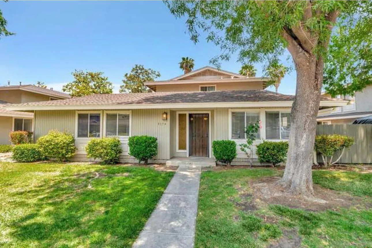2 bed, 882 sqft, $2,900 — Photo 1