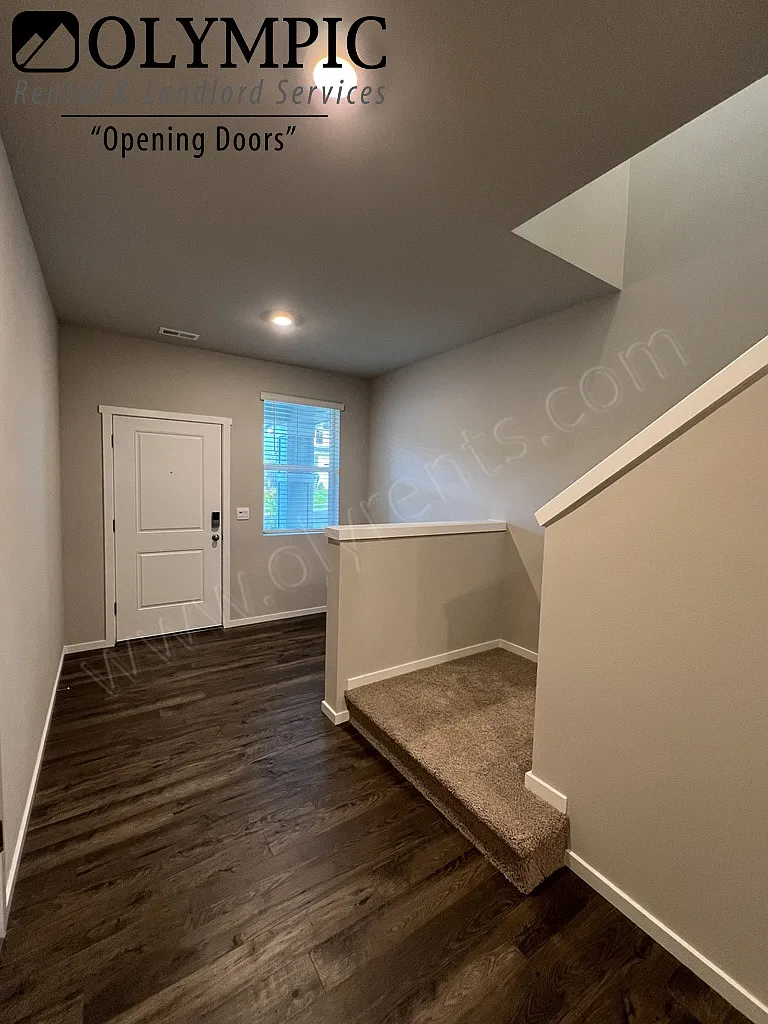 Brand New Constuction! 5 Bdrm + Bonus, 2.75 Bath Home — Photo 3