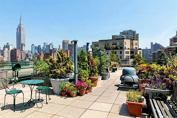 Sold by LEVEN Real Estate | media 12