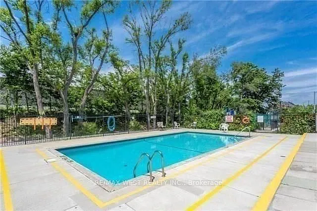 130 Neptune Dr #905 — Photo 17