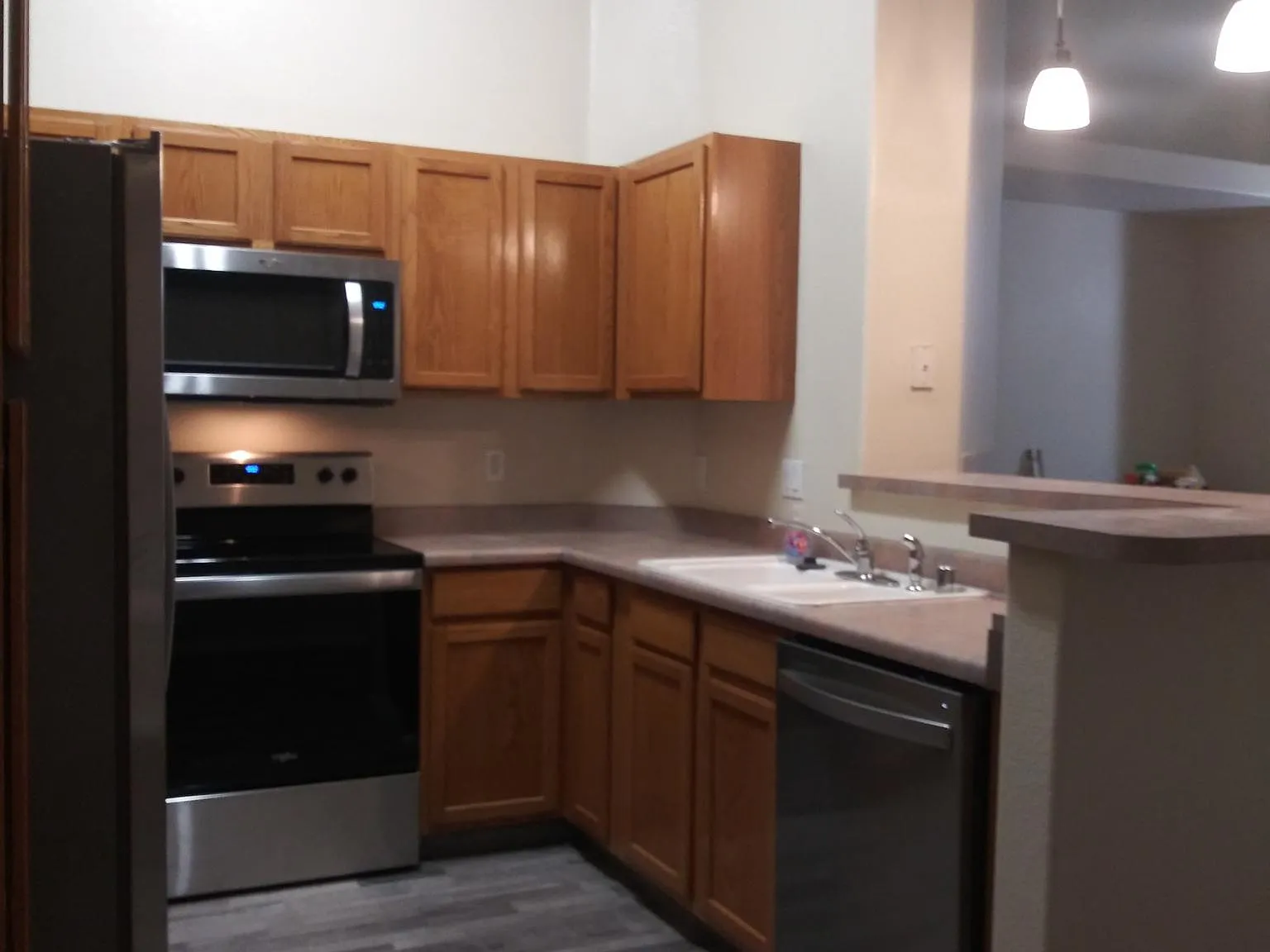 2 bed, 1084 sqft, $1,650 — Photo 2