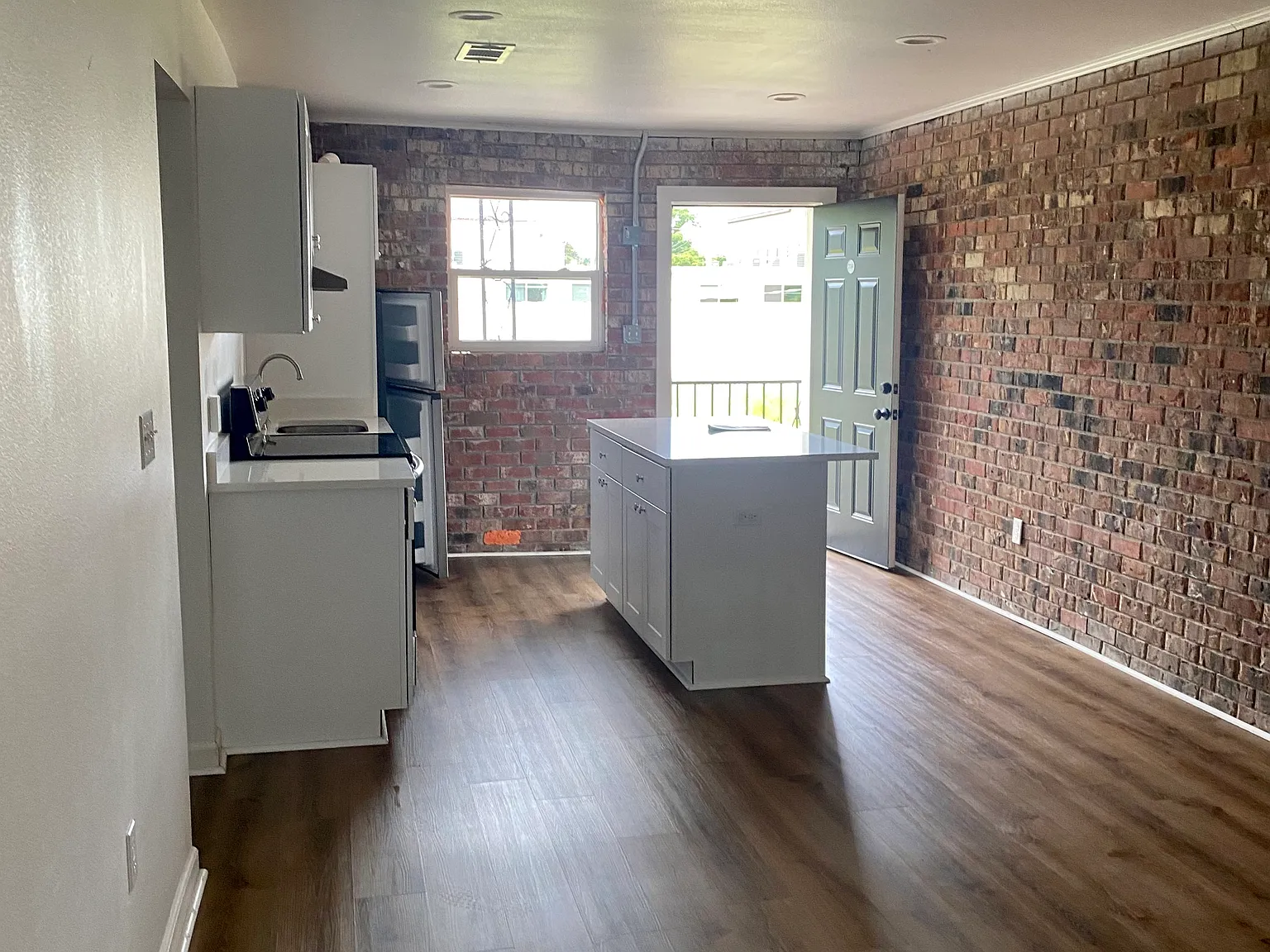 2 bed, 900 sqft, $900 — Photo 4