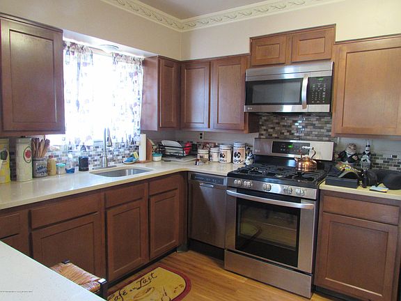 4th image of 162 Charlotteville Dr S