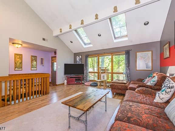 3rd image of 21 Oak Ln
