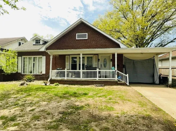809 N 12th St, Herrin, IL 62948