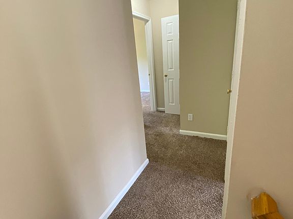 5th image of 402 Dundee Pl