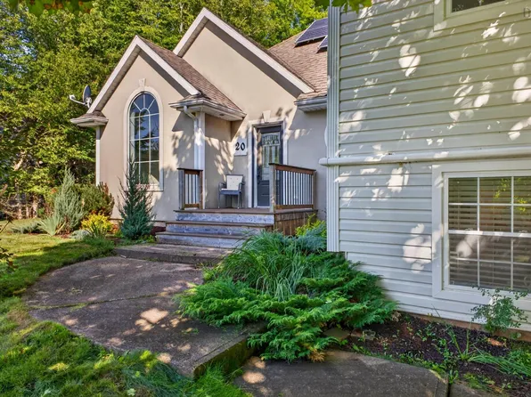 20 Somerset Dr, Bible Hill, NS B6L 4J2