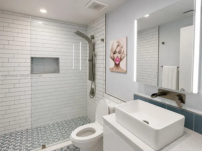 455 NE 25th St #806 — Photo 11