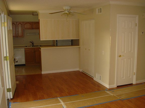 Kitchen & Dinning area
