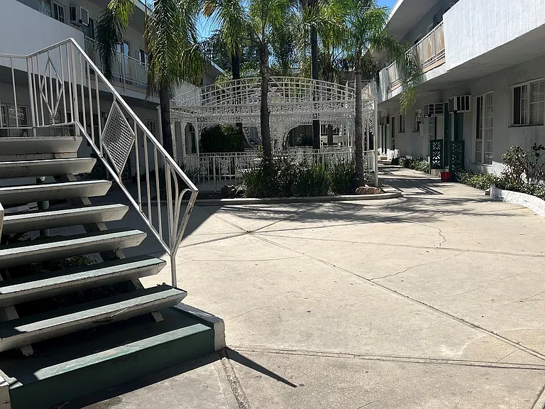 7507 Sepulveda — Photo 6