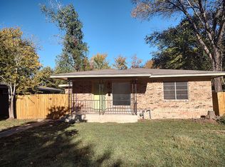 606 Wheelock St, Hearne, TX 77859
