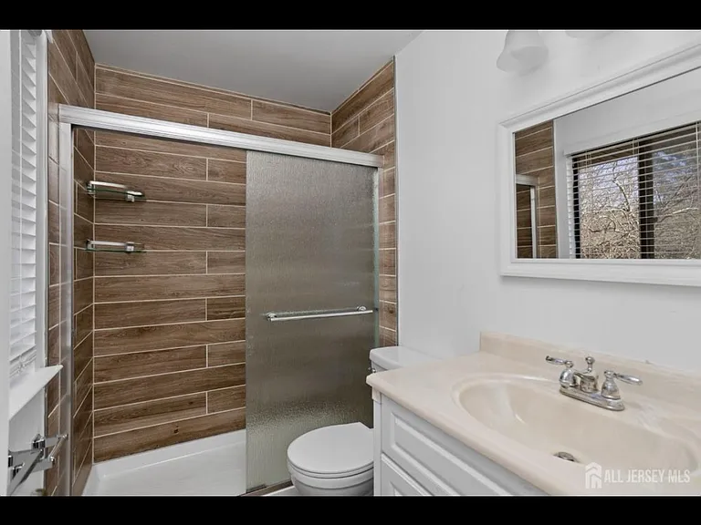 16 Hampshire Dr — Photo 13