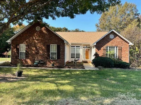 201 Lakeview Dr, Harrisburg, NC 28075