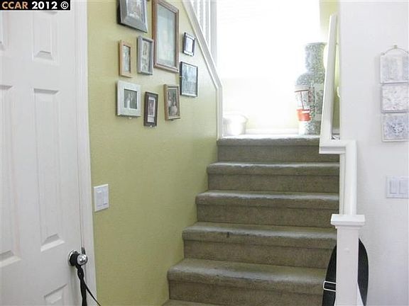 5th image of 366 Foxglove St