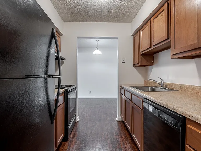 Creek Hill Apartment Homes — Photo 24