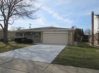 34351 Dryden Dr, Sterling Heights, MI 48312