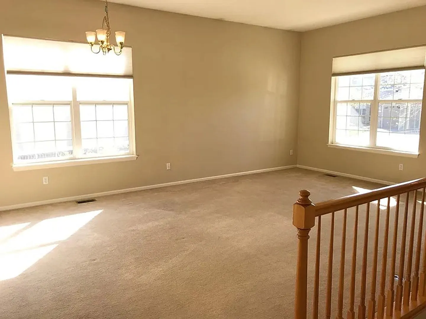 Bright & Spacious Broadlands Ranch with 2.5 Car Garage — Photo 3