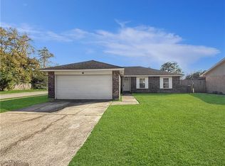 135 Foxbriar Ct, Slidell, LA 70461