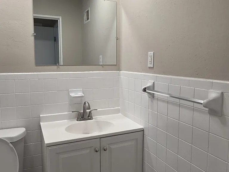 2259 Ainsworth Dr — Photo 11