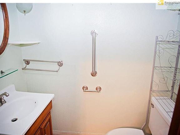 4th image of 304 S Shrank Ave