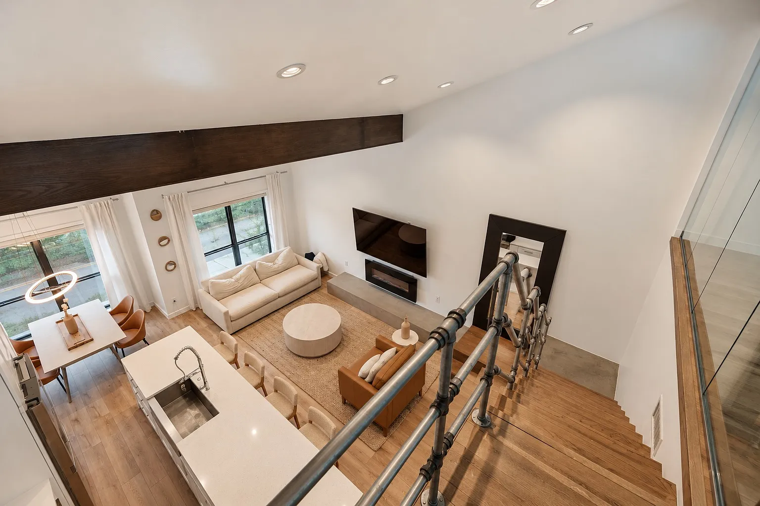 2 bed, 2.5 bath, 1466 sqft, $3,900 — Photo 3