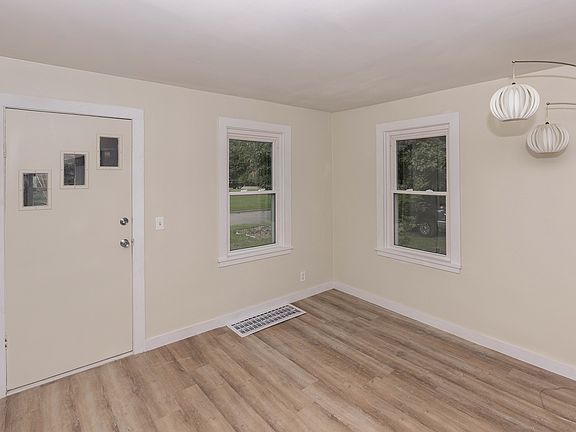 4th image of 5320 33rd Ave