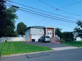 304 Clearview Ln, Massapequa, NY