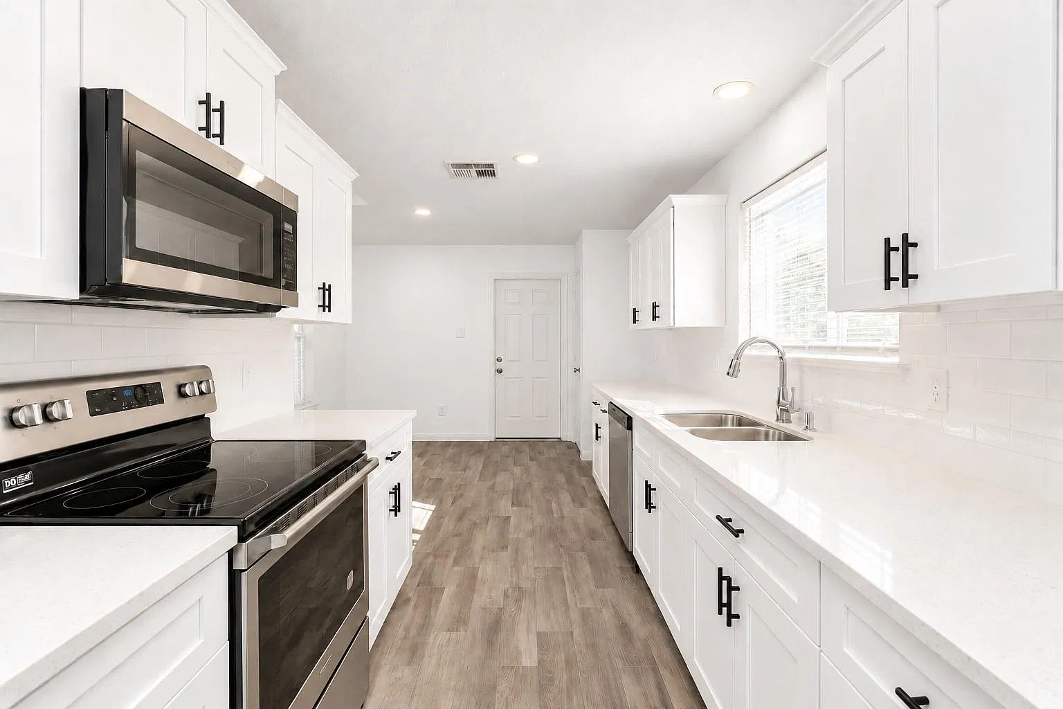 3 bed, 2.0 bath, 1608 sqft, $2,800 — Photo 3