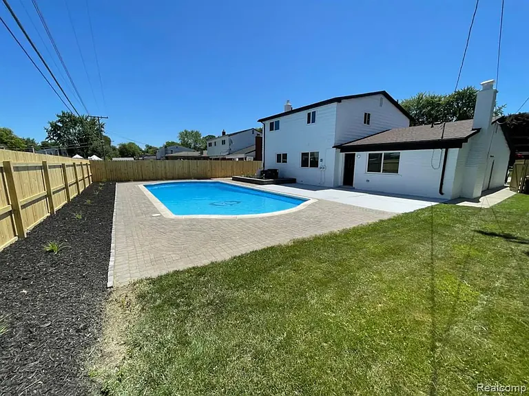 11179 Mandale Dr — Photo 4