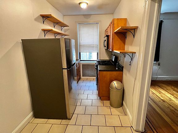 2nd image of 131 Kensington Ave