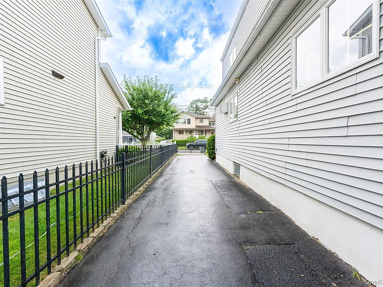54 Edgewood Rd — Photo 25