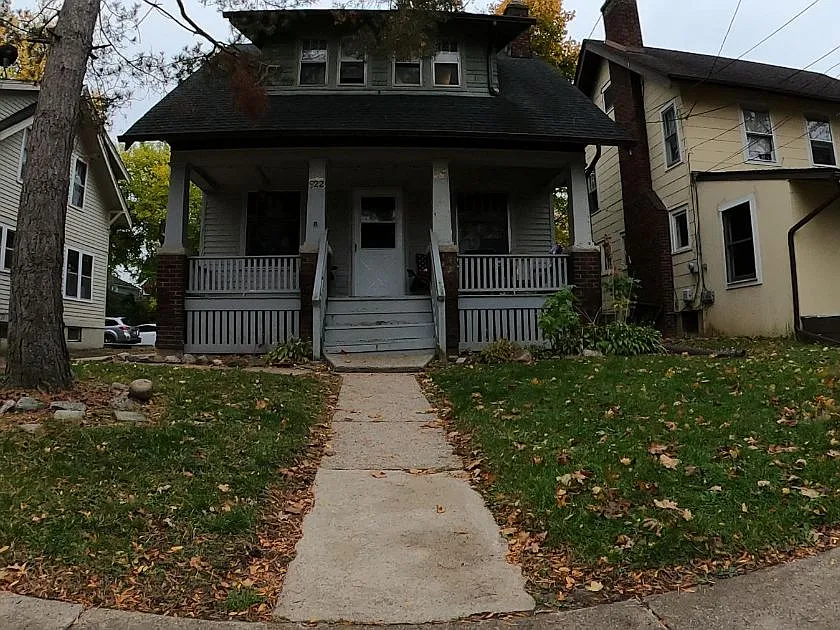 922 Dewey Ave
