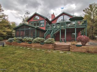 6220 Lakeview Dr, Pocono Pines, PA 18350