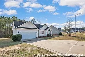 3 bed, 2.0 bath, 1581 sqft, $1,695 — Photo 2