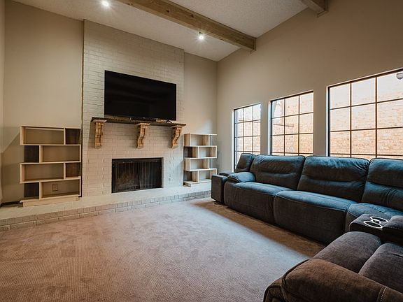 3rd image of 2607 Noel Ave