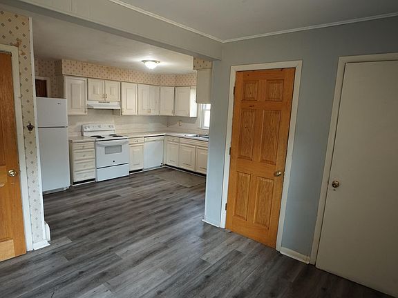 3rd image of 406 7th Ave S