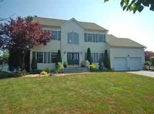 10 S Grosser Pl, Somerset, NJ 08873