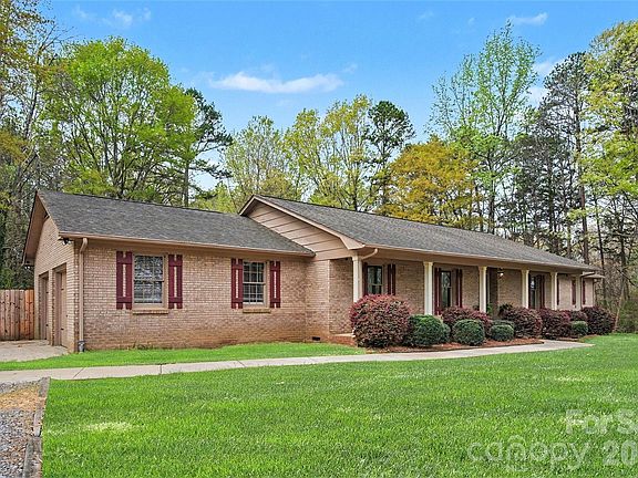 2nd image of 4027 Oakdale Rd