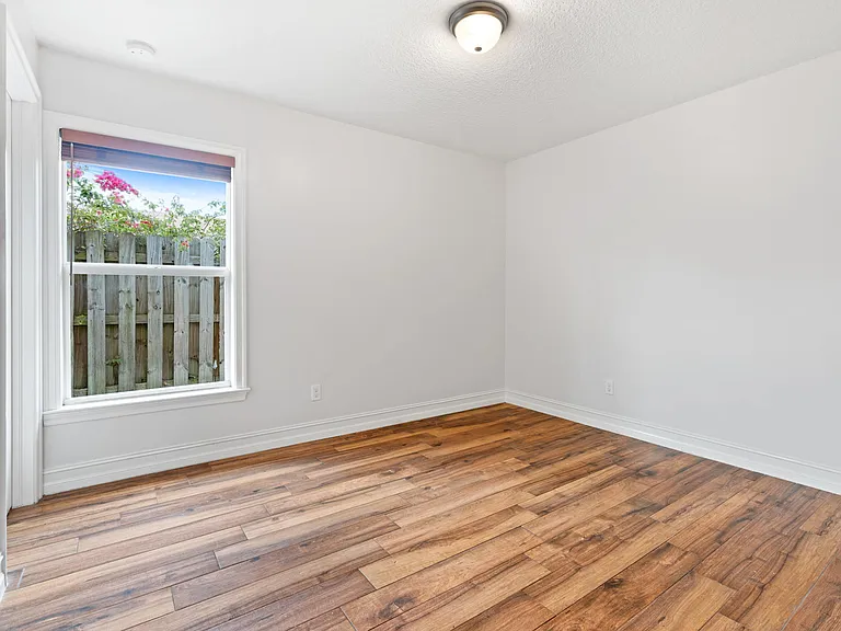 17735 Carver Ave — Photo 22