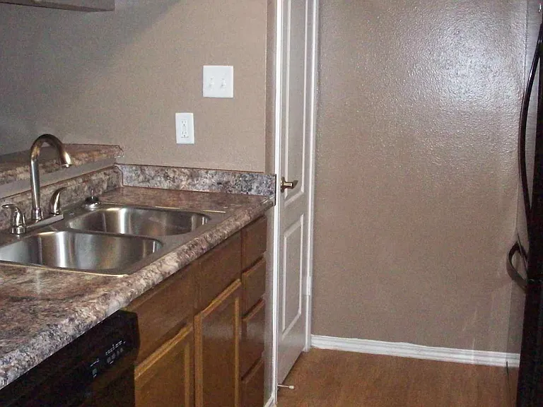 Country View Apartments — Photo 21