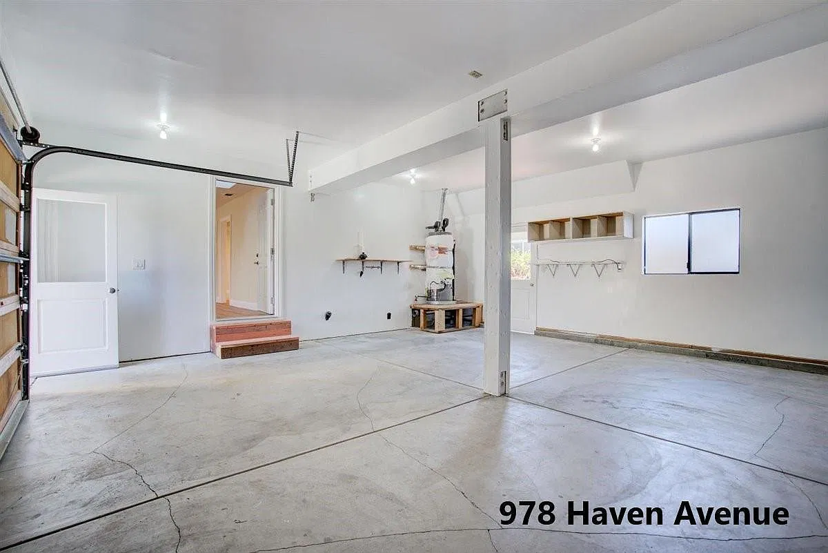 978 Haven Ave — Photo 2