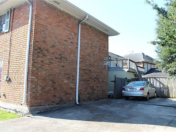 2nd image of 2703-01 Lexington Dr
