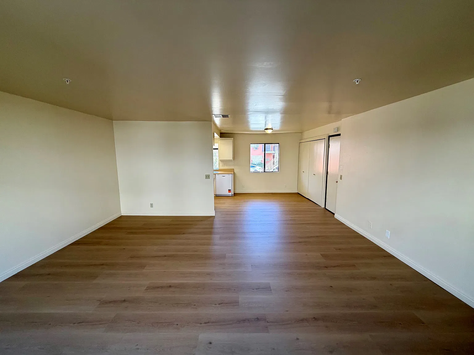 1425 Bank Street (535) - Unit E — Photo 3