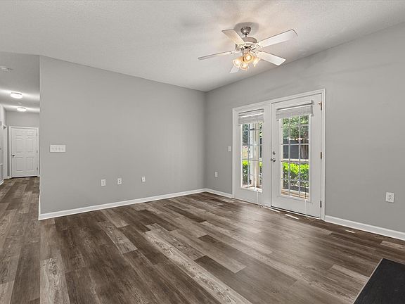 3rd image of 504 McKenna Cir