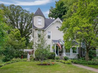 616 N West St, Wheaton, IL 60187
