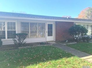 136 Eastbourne Ct UNIT B, Ridge, NY 11961
