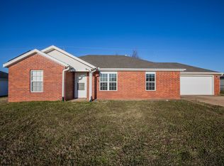 605 Magnolia St SW, Gravette, AR 72736