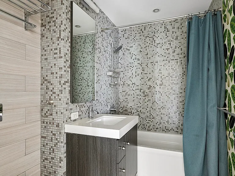 432 W 52nd St #D7 — Photo 8