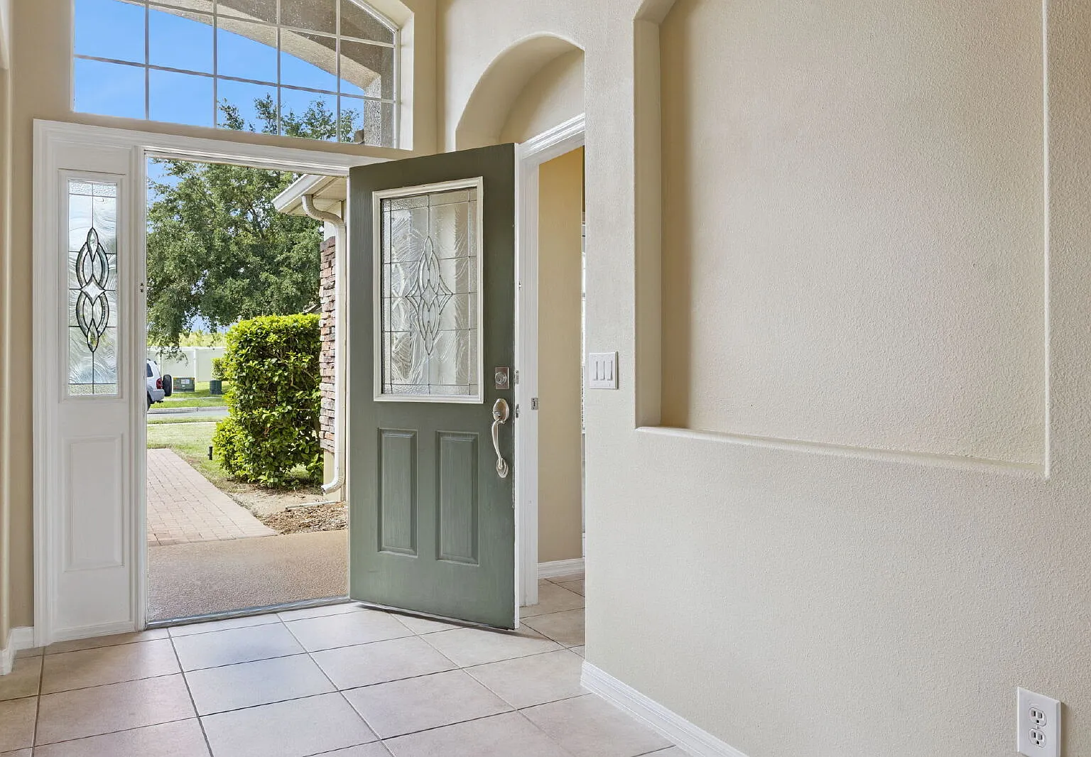 4 bed, 3.0 bath, 2238 sqft, $2,600 — Photo 3
