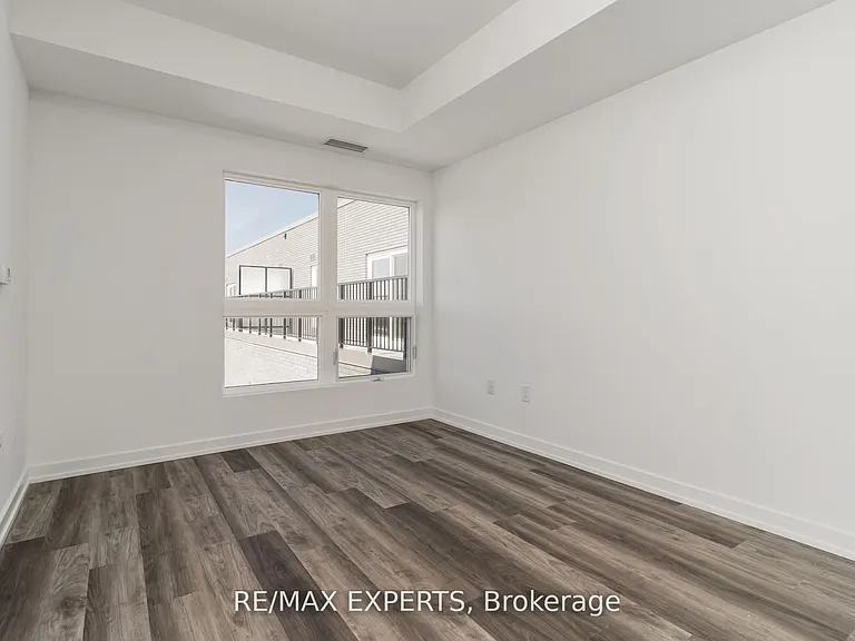 430 Essa Rd #424 — Photo 10